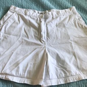 Passports 18W white zip front shorts